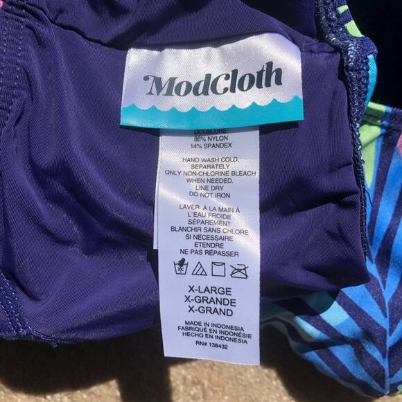 ModCloth NIP Retro Chic Tanya Vibrant Blue Tropical Print Crop Bikini Top XL - Picture 6 of 8